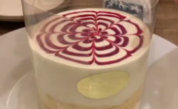 【動画あり】「白い恋人」で有名なイシヤカフェの「いちごパンケーキ」の演出が素敵すぎる！　これは是非食べに行きたい！