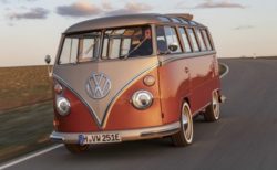 【VW】ワーゲンバスが「EV車」になって蘇る。可愛すぎ！