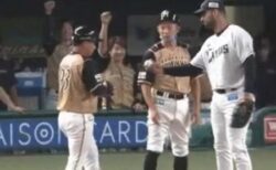 【素敵】プロ初安打の樋口内野手を一塁塁上で祝福する西武メヒア選手、かっこいい