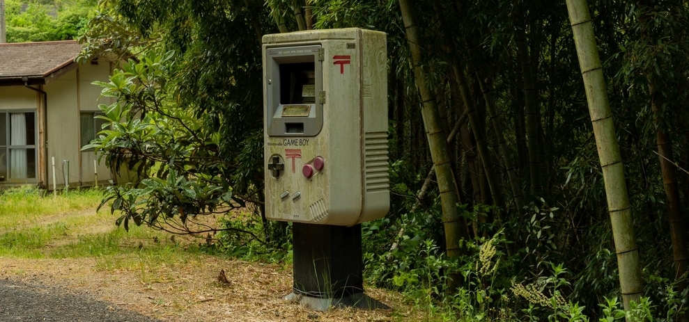 【おわかりいただけただろうか】四国の山中に、ゲームボーイ型の郵便ポストが存在した
