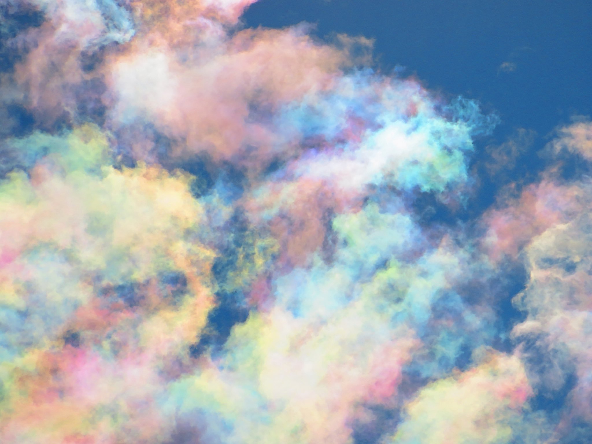 【空】なんとも美しい「彩雲」を発見。こんな綺麗なものが自然に発生するのか・・・