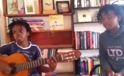 【ロビンソン】アフリカの子供が「スピッツ」歌う動画。まじで感動した！