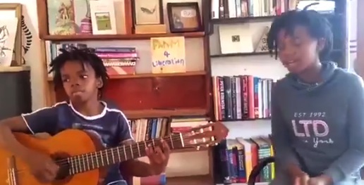 【ロビンソン】アフリカの子供が「スピッツ」歌う動画。まじで感動した！