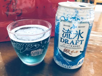 【海藻由来】めちゃくちゃ美しい青いビールが存在していた！「綺麗だな～」