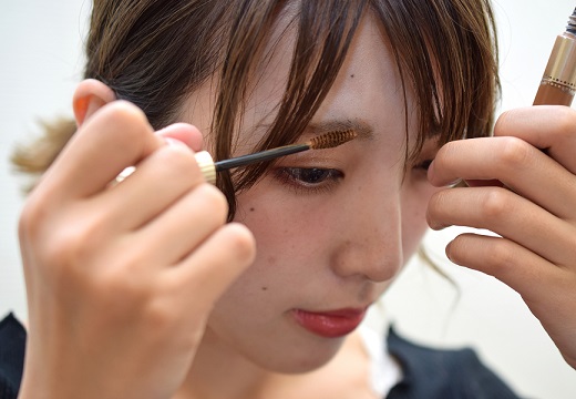 【コスメ】使うと使わないじゃ全然違う!ヴィセの眉マスカラ(935円)が話題「お湯落ち最高」「発色さすがって感じ」