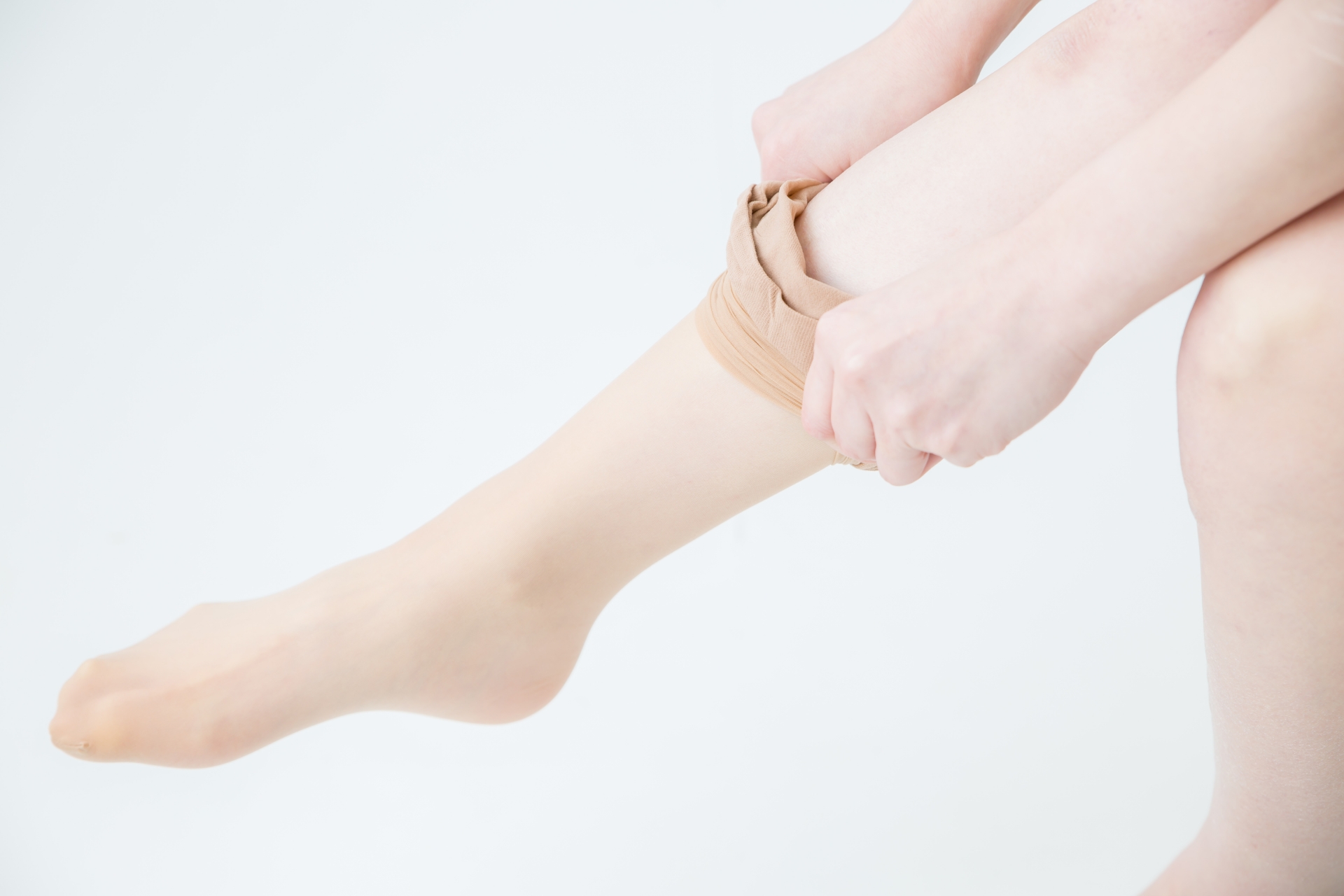 【美脚】キレイ女子に大人気、日本製にこだわる靴下屋のストッキングが話題「めちゃ自然に美白＆美脚化」