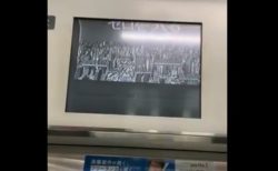 【映像】電車内の「広告」がバグってて最高に格好良かった！