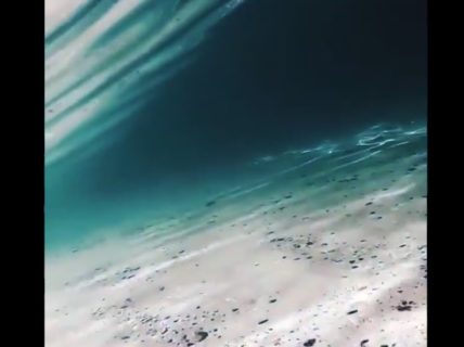 【まるでCG】息を呑むほど美しい「波」の映像が話題に。これはキレイ！
