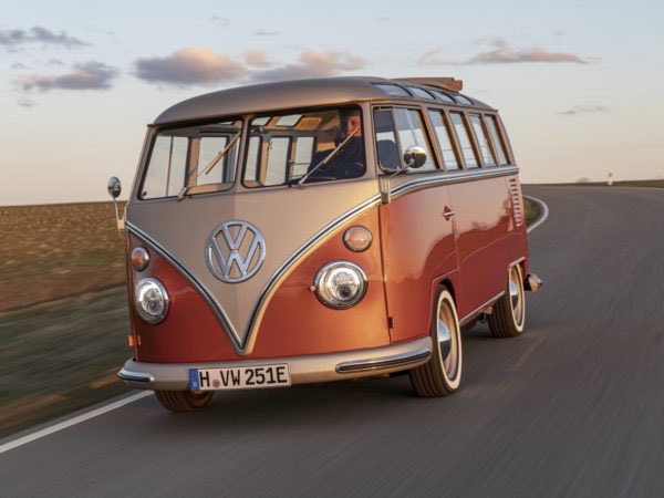 【VW】ワーゲンバスが「EV車」になって蘇る。可愛すぎ！