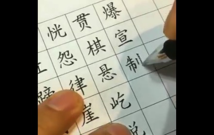 【達筆】ボールペンで漢字を書く「達人」の動画が凄すぎる！