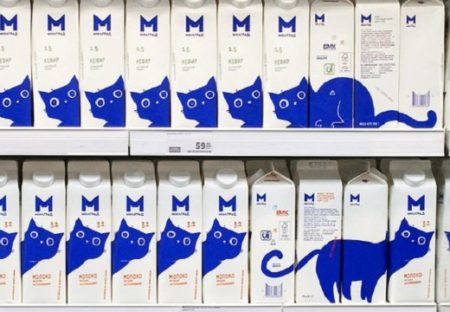 【ロシアンブルー】ロシアで売ってる牛乳、可愛いすぎるパッケージが話題