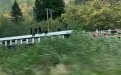 【凄い】「電車の上に人!?」→ＭＩ撮影中のトムクルーズが笑顔で手を振ってくれる