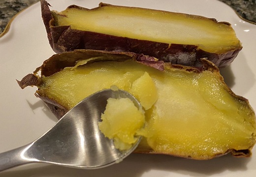 【ヘルシースイーツ】焼き芋を冷凍→半解凍で食べると‥激うま超濃厚アイスと話題に