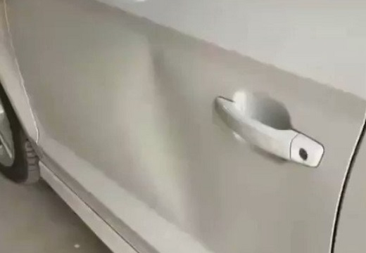 【目からうろこ】車体のちょっとしたへこみを自力で直すライフハックが話題
