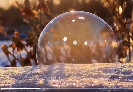 【動画】凍っていくシャボン玉‥神秘的な様子にネット騒然「感動した‥」