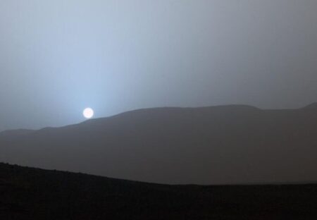 【青】2億ｷﾛ先、火星で撮影された夕焼けの写真。息をのむ美しさ