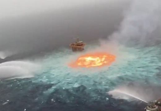 【衝撃】海底ガスパイプラインが爆発し海で大規模火災。想像を絶する映像が話題に