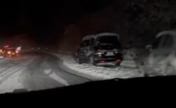 【動画】群馬方面へ向かう道が積雪でヤバいことに！立ち往生の車だらけ
