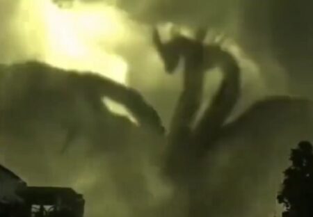【大迫力】双頭ドラゴン!? 激しい雷で映し出された不気味な影にネット騒然