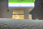 【衝撃画像】山形県のとあるファミマ。洒落にならないレベルの雪で入店困難！！！
