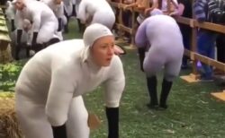 【動画】ダンサーが羊になりきって動いてるだけのパフォーマンス、シュールすぎるｗｗ