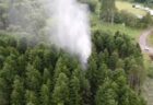【衝撃】北海道、お祭りが始まる神社の傍で突然の轟音とともに20mぐらいの温泉が噴き上がる！