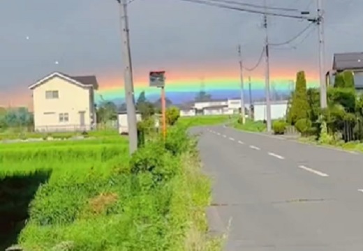 【激レア】地平線ギリギリに現れた虹！神秘的な光景にネット騒然！