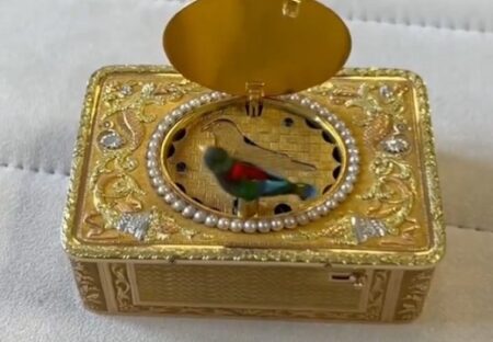 【さえずる宝石】19世紀 スイスの時計職人が作った「シンギングバード」にネット騒然