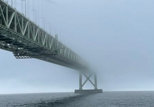 異世界の入り口みたくなっている明石海峡大橋が話題に