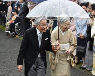 【第125代天皇陛下】右肩がずぶ濡れな上皇陛下の写真が話題に