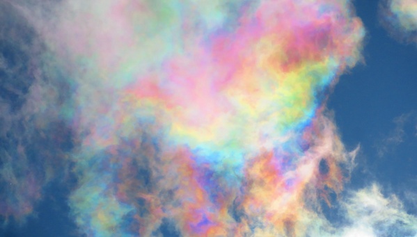 【彩雲】この世にはこんな綺麗な「空」があったのか・・・