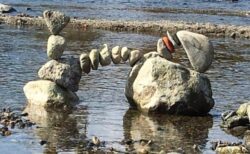 【凄い】鴨川で発見されたアートにネット騒然