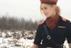 【凄い】ロシア美女による ”ガンスピン” が美しすぎる！どれくらい練習したのか？