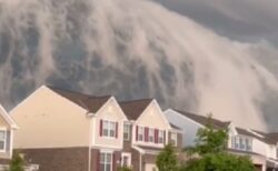 【恐怖】空全体を覆う棚雲が怖すぎる。世界の終わり感がやばい！