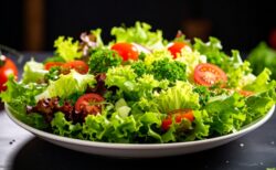 【目からうろこ】爪楊枝3本でレタスなどの葉野菜が劇的に長持ち！農家さんの裏技がこちら