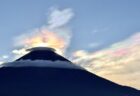 【激レア】雲に太陽光が当たり虹色に光る神々しい光景、凄すぎて絶句