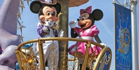 【プロ！】強風でスカートが煽られた瞬間！ミニーちゃん2秒の神対応が話題に
