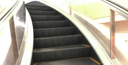 【日本の技術力】世界に約100基ほどしかないエスカレーターが凄すぎる！