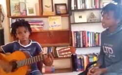 【ロビンソン】アフリカの子供が「スピッツ」歌う動画。まじで感動した！