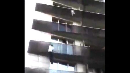 【！】ベランダから落ちそうな子供を救けだした男性の身体能力、凄すぎる