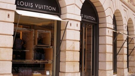 【6粒13,600円】ルイヴィトンのチョコレートが話題に「これはたけのこの里」「どう見てもたけのこの里」