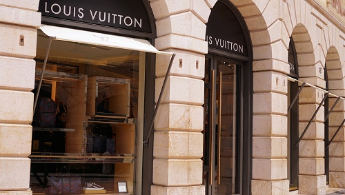 【6粒13,600円】ルイヴィトンのチョコレートが話題に「これはたけのこの里」「どう見てもたけのこの里」