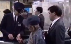 【貴重映像】1990年の新宿駅、Suicaが無い時代の改札が凄い