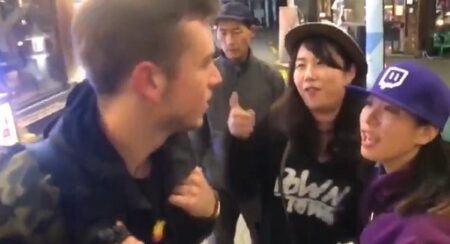 【怖い！】Youtube配信をしていたグループ、女性に助けを求められ不審者から守る