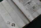 【話題】900年前の書物に子猫の足跡が発見されるｗ